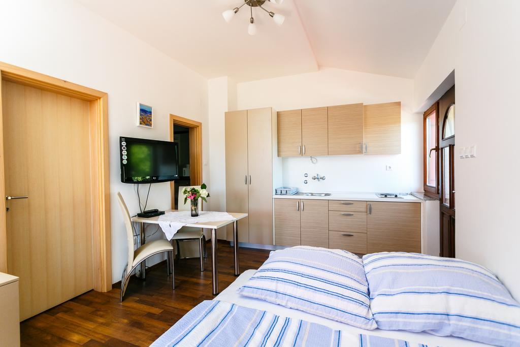 Apartments Josip Pinezići Pokój zdjęcie