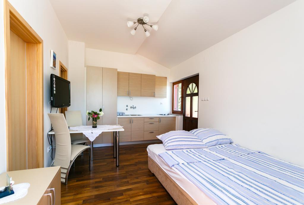 Apartments Josip Pinezići Pokój zdjęcie